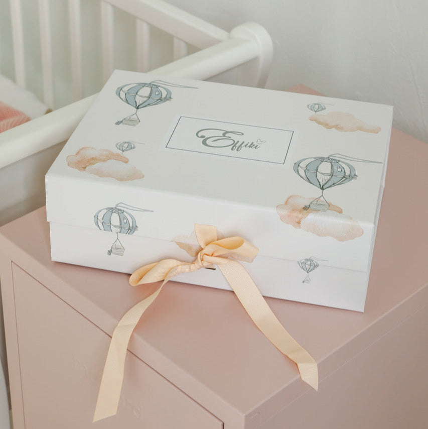 Elegant closed baby gift box from Effiki with ribbon
