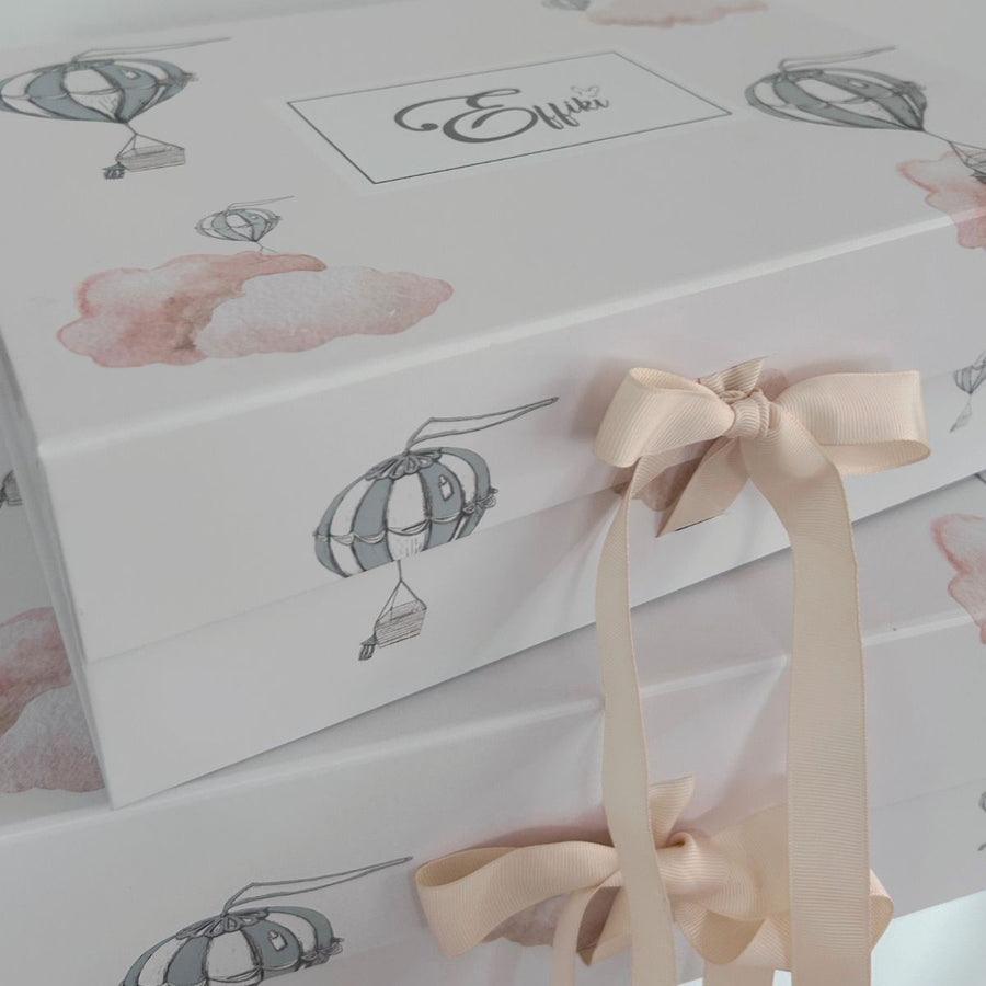 Easy-to-assemble reusable baby gift box from Effiki